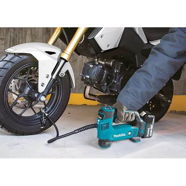 Gonfleur / compresseur à batterie 18V Makita (Produit seul) DMP181Z