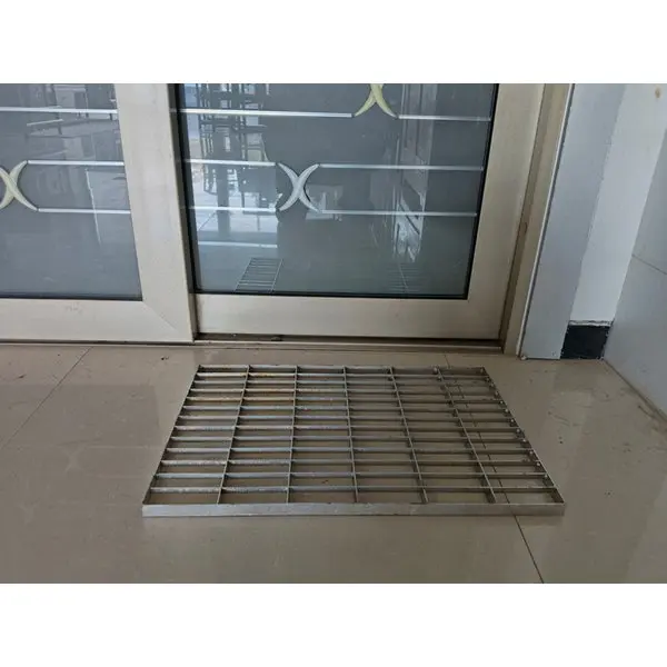 Tapis extérieur en acier galvanisé gris - 40x60 cm