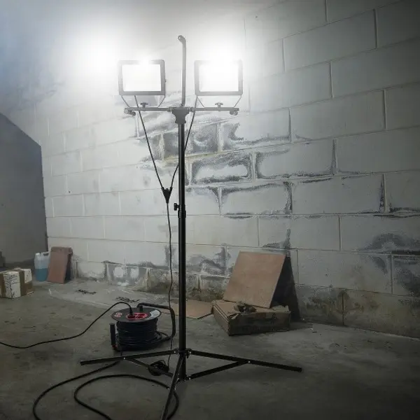MINOS : 2 Faretti LED su Treppiede, 2 x 100W, 17.000 Lumen Cavo 3m, IP65: Nero