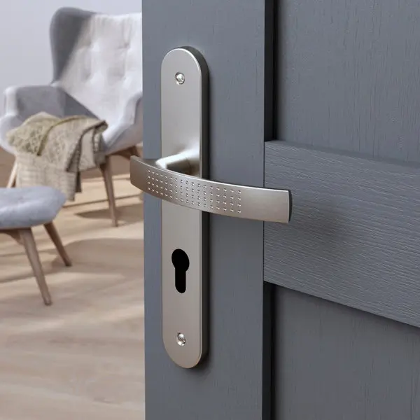 Poignée de porte "Edric" avec trou pour cylindre - Entraxe 195 mm