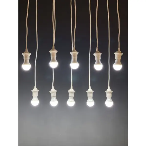 Portalampada in termoplastica E14. Parzialmente filettato, con ghiera . Bianco