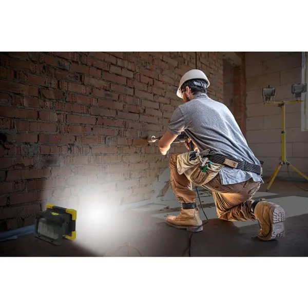 X-BLAST PRO: Worklight per batterie 18V, 5000 lm