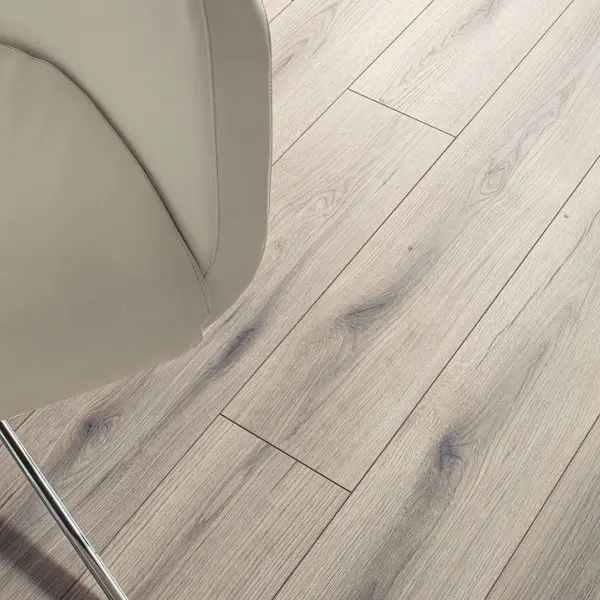 Sol stratifie "Solano" AC4 - Long. 1383 x Larg. 193 mm. Ep. 10mm