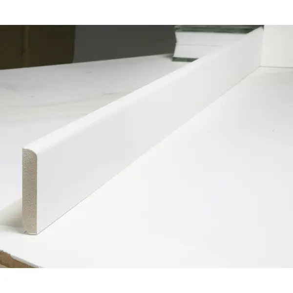 Plinthe médium (MDF) arrondie prépeint blanc, 14 x 80 mm, L.2.44 m - Centrale Brico